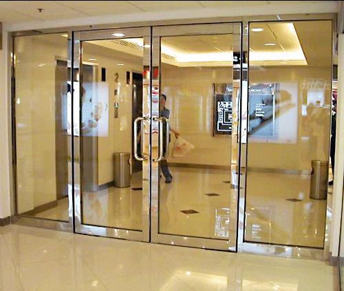 大玻璃防火門的優(yōu)勢有哪些？